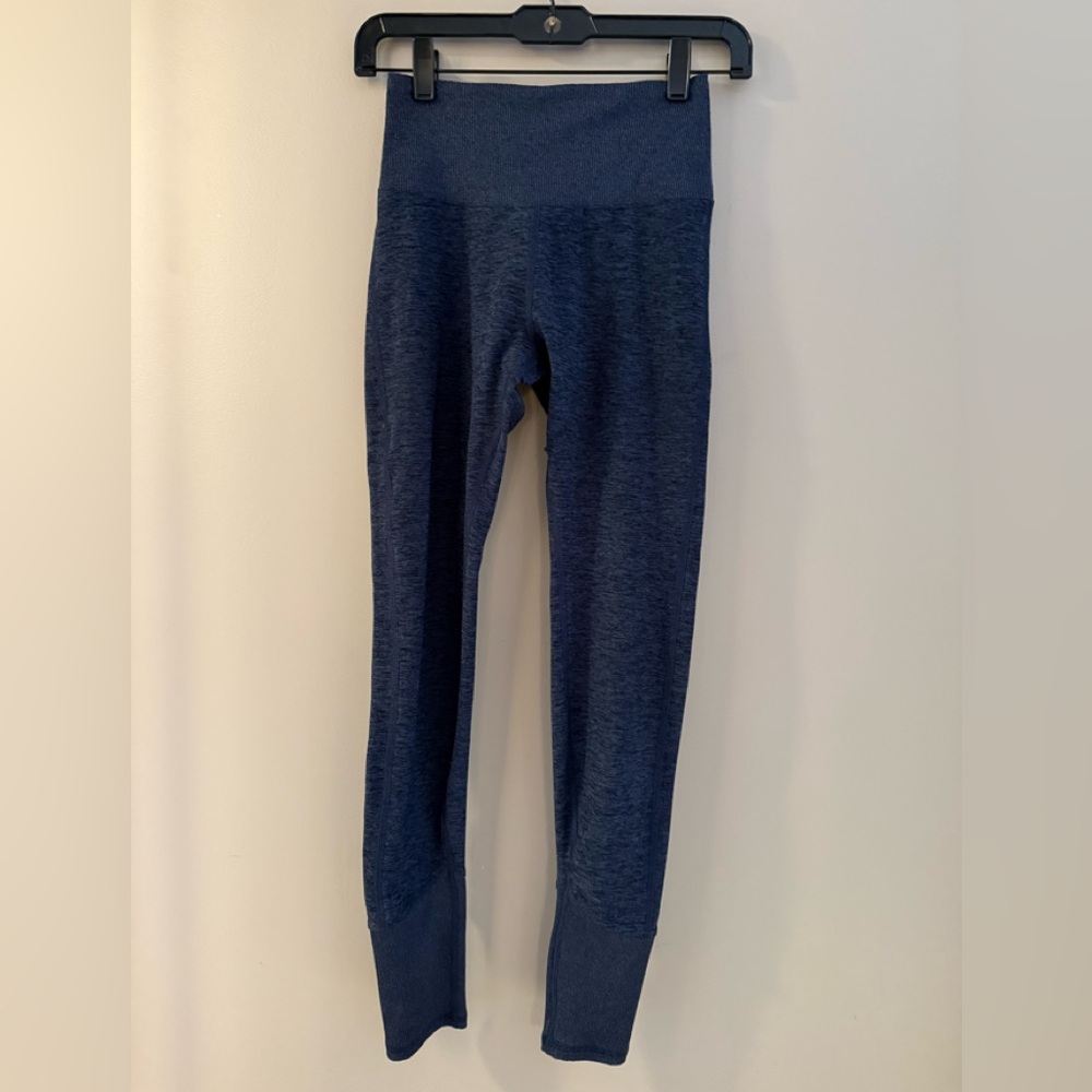 Alo Yoga Alosoft Navy Lounge Leggings - Sz Small
Ribbed Waist and Ankles